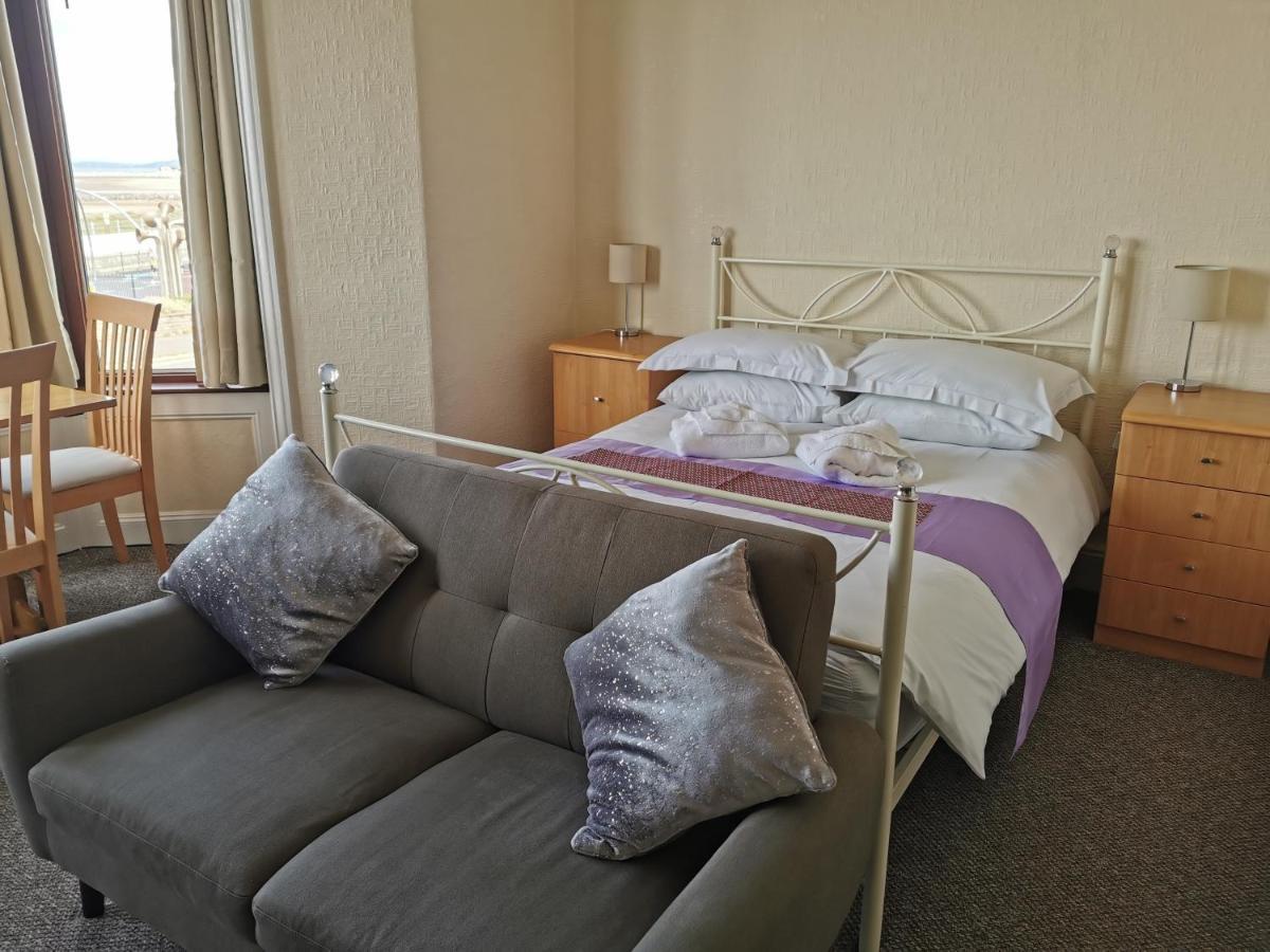 Westleigh Bed & Breakfast มอร์คัมบ์ ภายนอก รูปภาพ