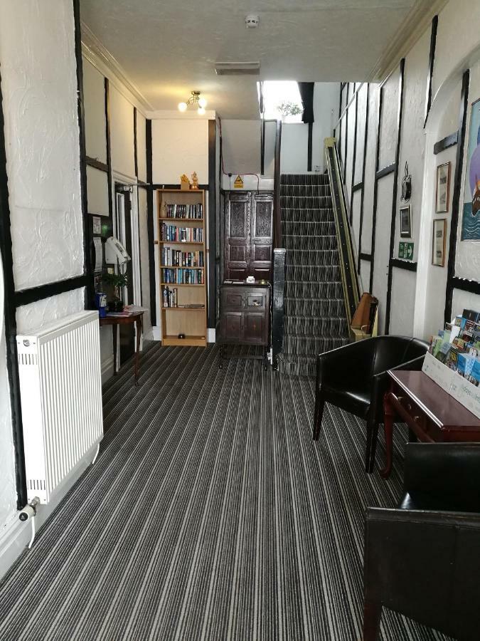 Westleigh Bed & Breakfast มอร์คัมบ์ ภายนอก รูปภาพ